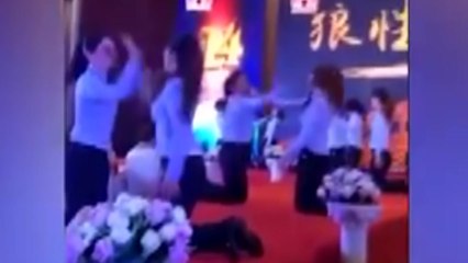 송년회 '여직원 뺨 때리기' 행사 "충격" / YTN