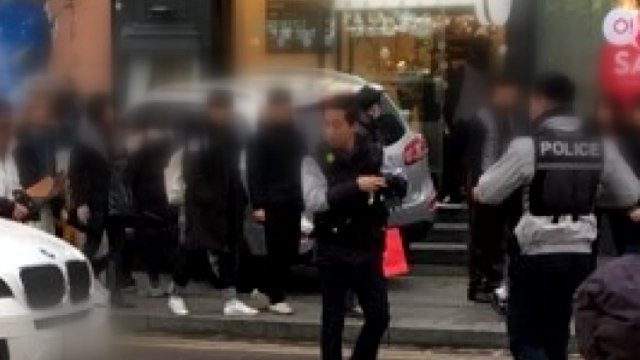 서울 홍대입구에서 차량 잇따라 추돌 뒤 상가 '쾅' / YTN