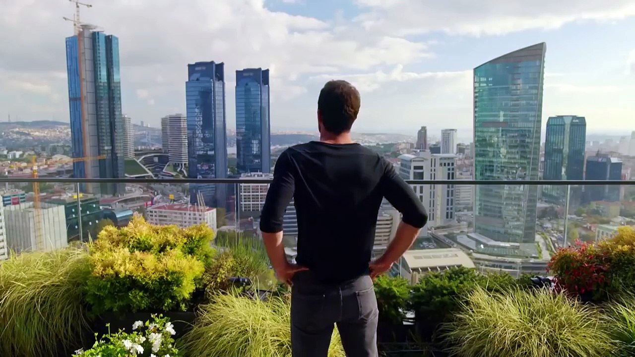 Elçin Sangu ve Barış Arduç'un başrolünde Yer Aldığı Mutluluk Zamanı Filminin Galasına Ünlü Akını