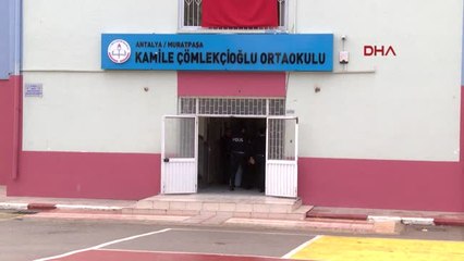 Antalya Oğlunun Durumunu Görüşmek İçin Çağrıldığı Okula Tabancayla Geldi