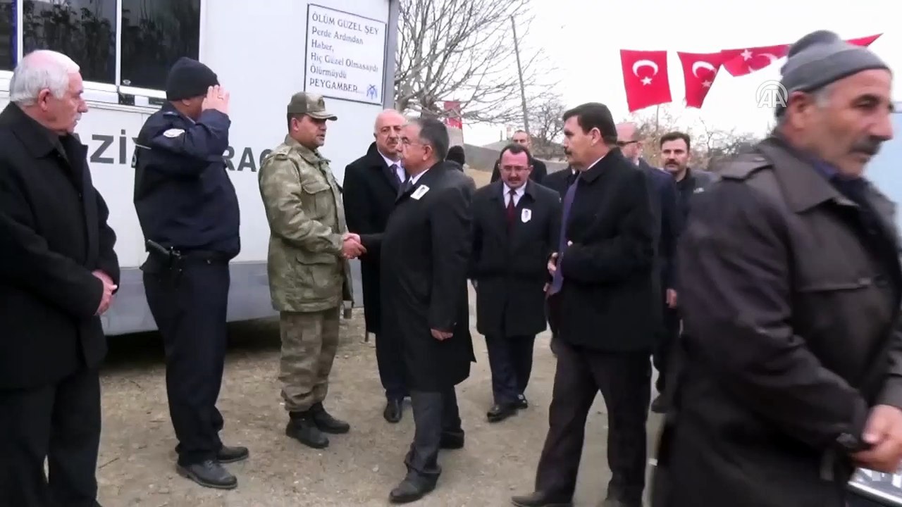 Bakan Yılmaz'dan Gölbaşı'da kazaen şehit olan polis memurunun ailesine taziye ziyareti - ERZİNCAN