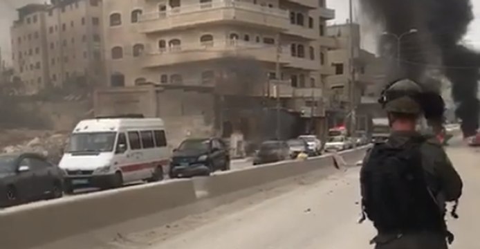 Protesters Set Fires, Clash With IDF, at Qalandia Checkpoint in West Bank