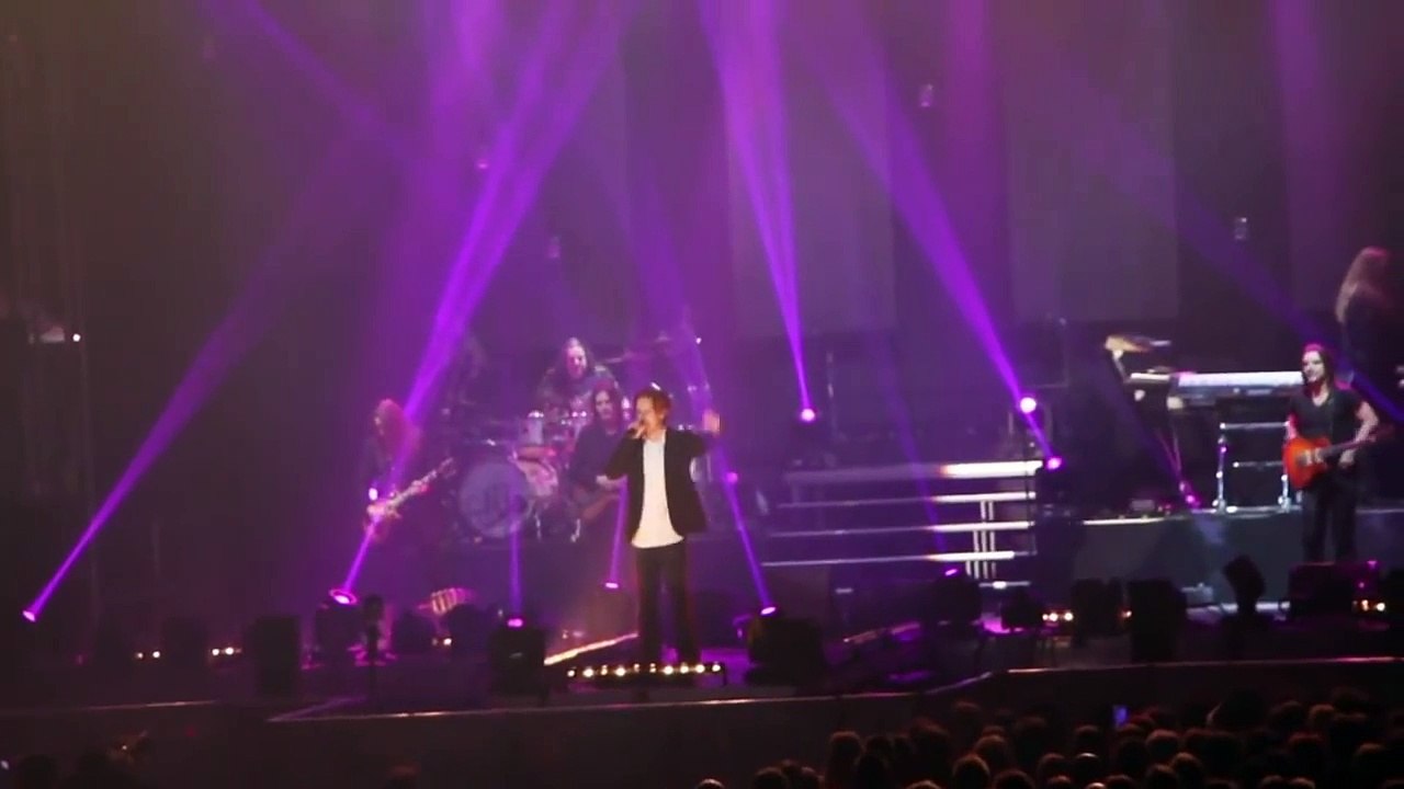 Des gaines de ventilation tombent sur des spectateurs en plein concert (Finlande)