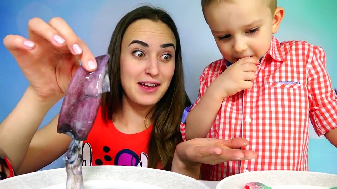 Vlad CrazyShow Влад Крези Шоу - Bad Kids Обычная Еда против Мармелада Челлендж! МАМА ПЛАЧЕТ! #3 Real Food vs Gummy Food