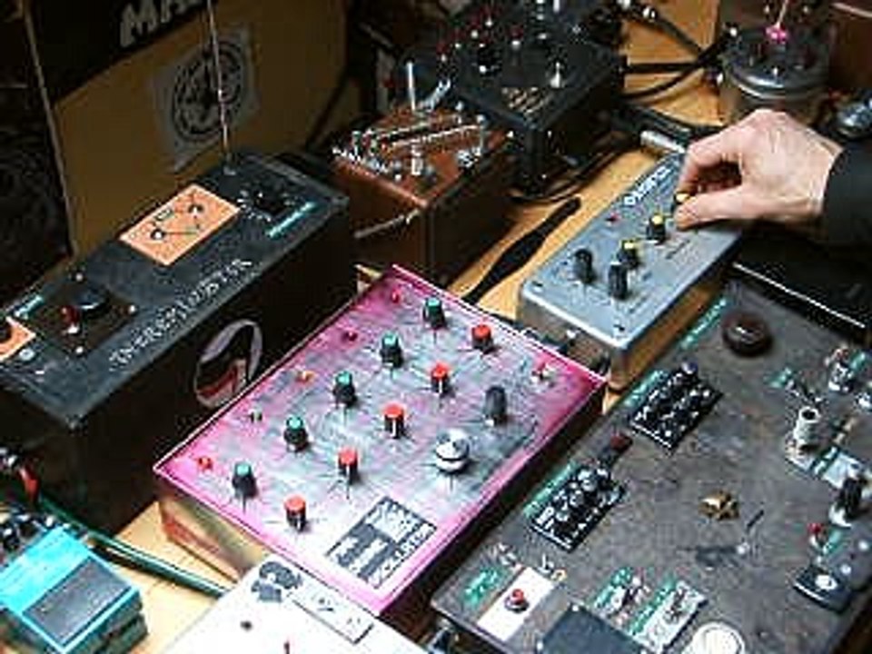 Pink Drone Oscillator