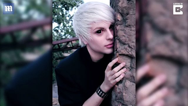 Il a subit 50 opérations de chirurgie esthétique pour ressembler à un elfe...