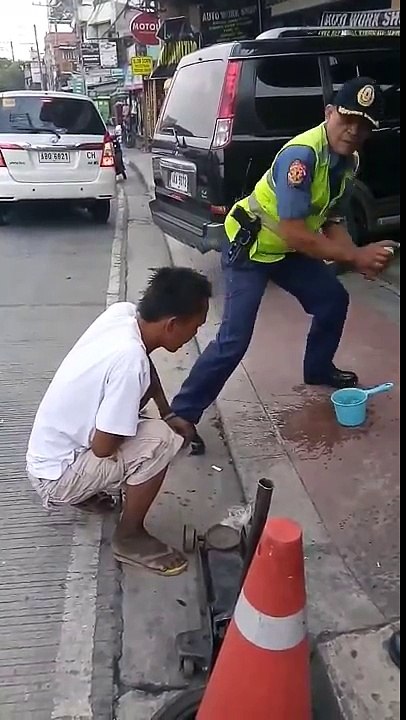 Polizei hilft Obdachlosen