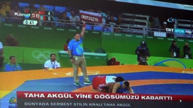 Milli Güreşçi Taha Akgül gençlerle bir araya geldi