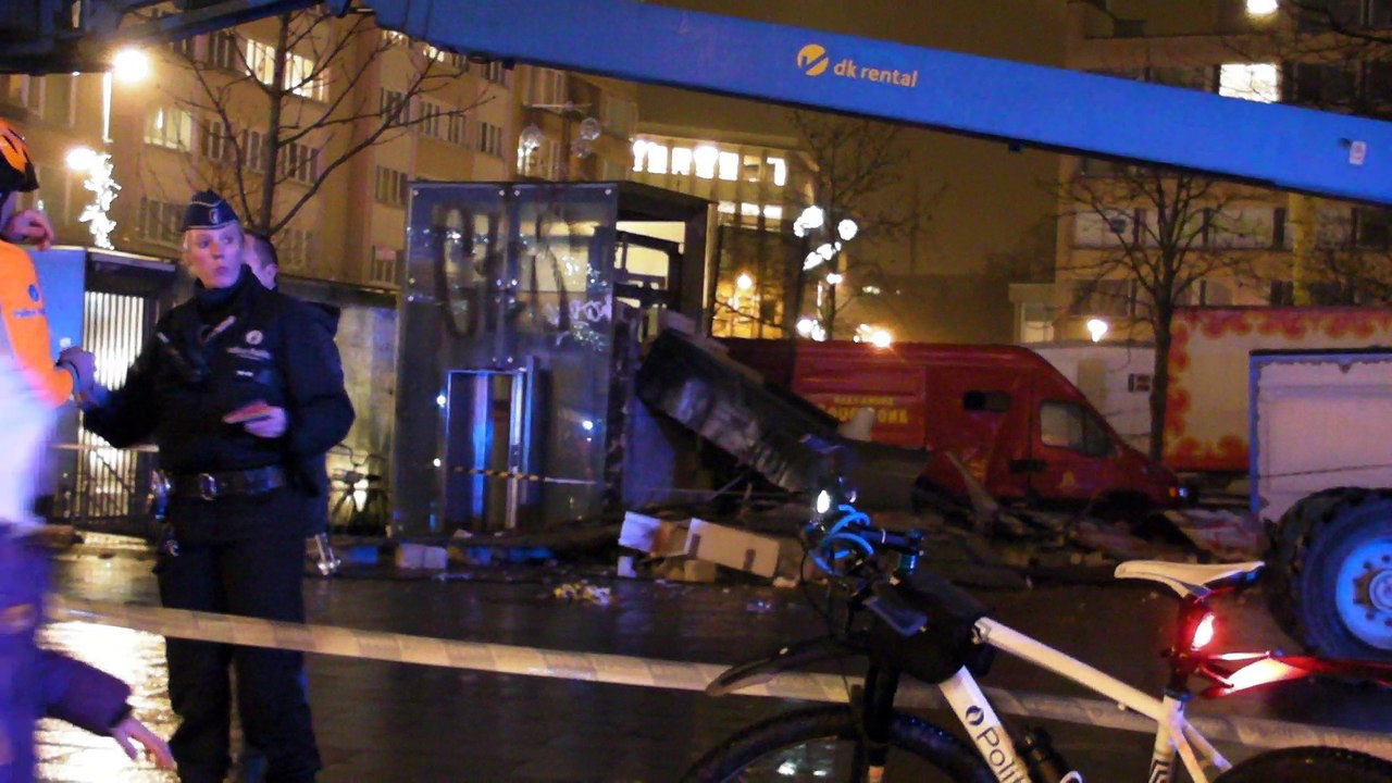 Une cabine éléctrique à haute tension explose place Flagey: pas de blessé (PHOTOS)