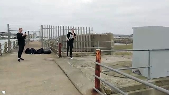 Angleterre : Un freerunner court sur un épi de 400 mètres !
