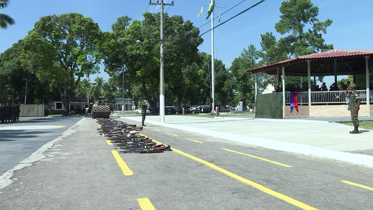 Exército destrói no Rio 2000 armas apreendidas