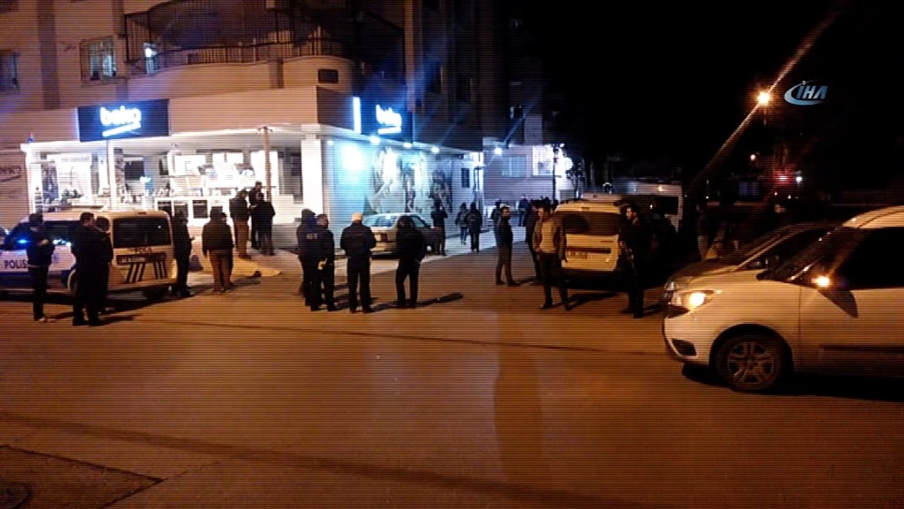 Gaziantep Şahinbey İlçesi Binevler mahallesinde bulunan boş bir binada patlama meydana geldi. Patlama ın şiddetiyle Çevredeki binaların camlarının kırıldığı, etrafa barut kokusu yayıldı. Olay yerine çok sayıda polis ve itfaiye ekibi sevk