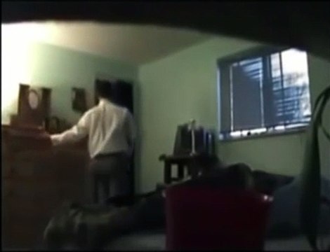 Il prend en flag sa femme infidèle en installant une cam dans le salon... Oups