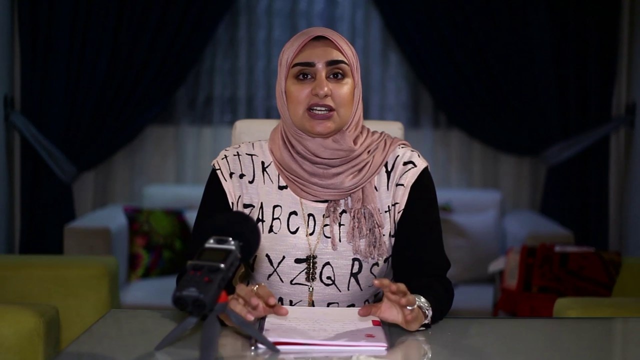 الإنجليزية للمبتدئين مع ندا صبحي { 01} حروف اللغة الإنجليزية الساكنة والمتحركة