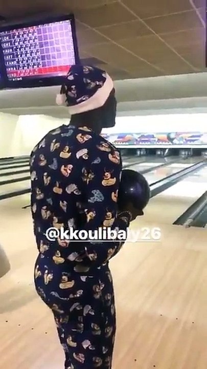 Quand Dries Mertens se moque du style particulier de Kalidou Koulibaly au Bowling (Vidéo)