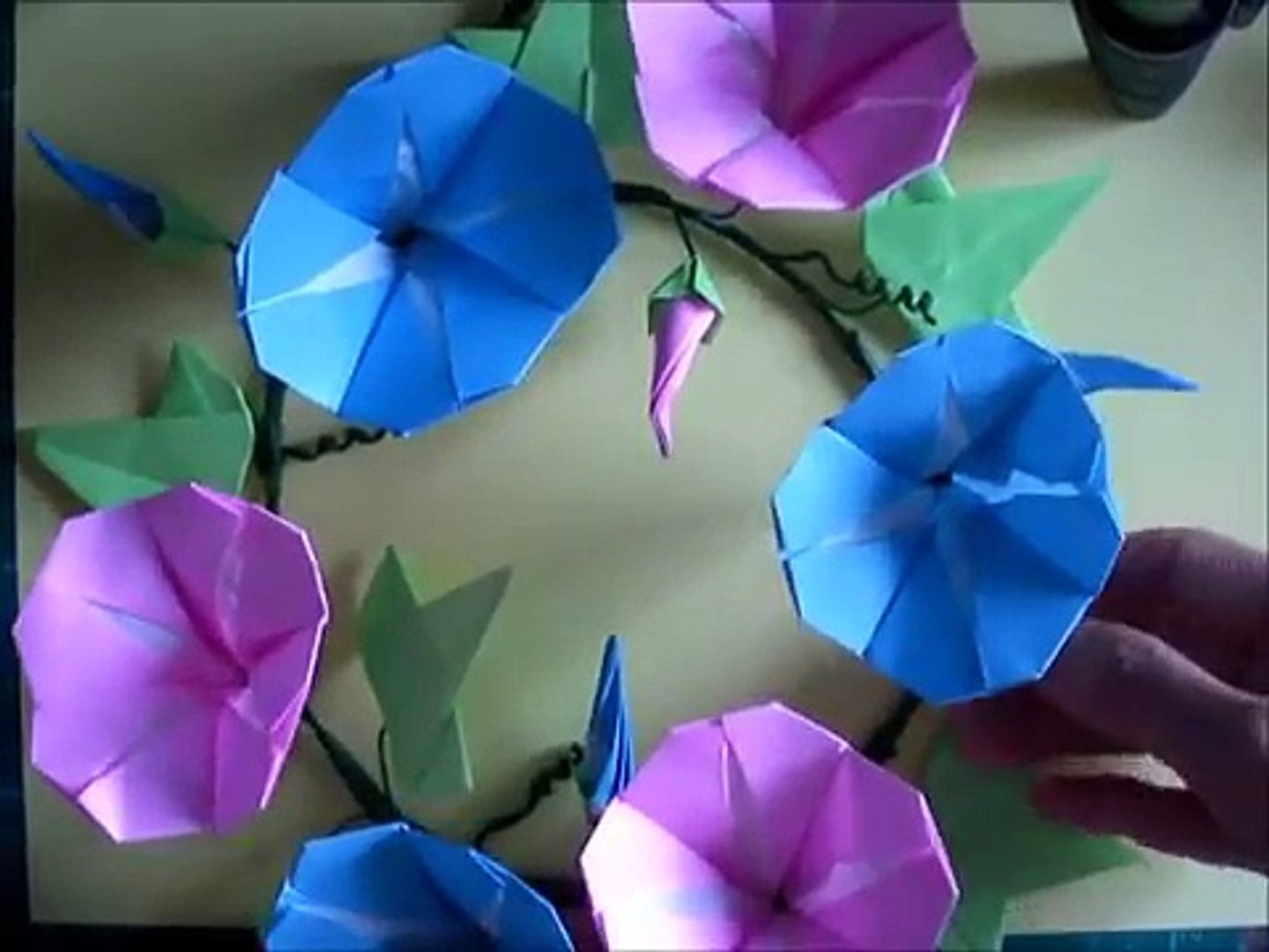 折り紙 あさがおの花のリース 折り方 Niceno1 Origami Flower Morning Glory Wreath Yhgwpx0 Sda Video Dailymotion