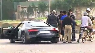 Police stopped Audi R8 and Driver got angry at police in Pakistan