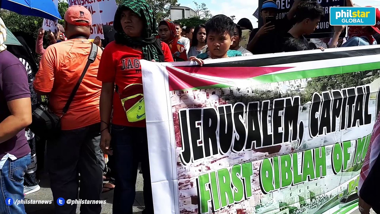 Muslim protesters gather to call out to US president Trump to "free Palestine."