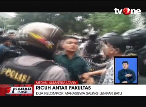 Dua Kelompok Mahasiswa Bentrok Saling Lempar Batu