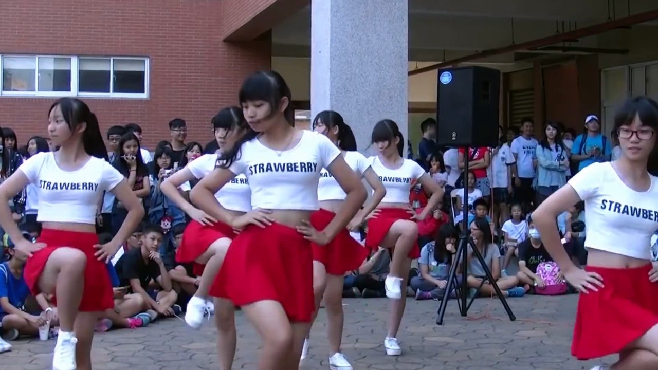 女子中学生のダンスを横から見ると苺の英文字が？_全国大会