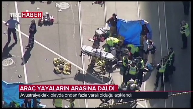 Avustralya'da araç yayaların arasına girdi