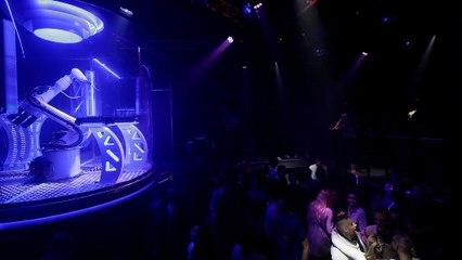 Discoteca em Praga tem um DJ robô