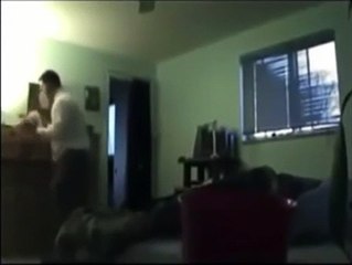 Il prend en flag sa femme infidèle en installant une cam dans le salon... Oups