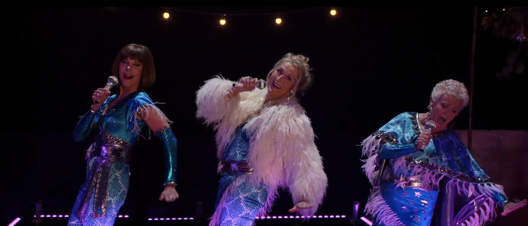 Mamma Mia! Here We Go Again - Officail Trailer (HD)