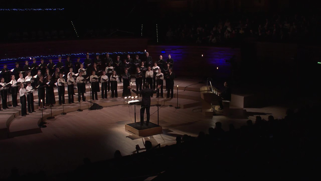 "Il est né le divin Enfant", chant traditionnel, sous le direction d'Henri Chalet