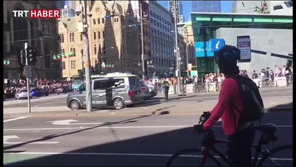 Avustralya'da araç yayaların arasına girdi