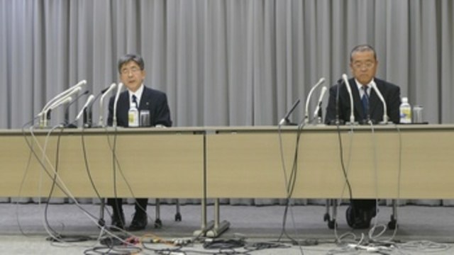 Kobe Steel comparece en rueda de prensa para informar sobre el falseo de datos técnicos