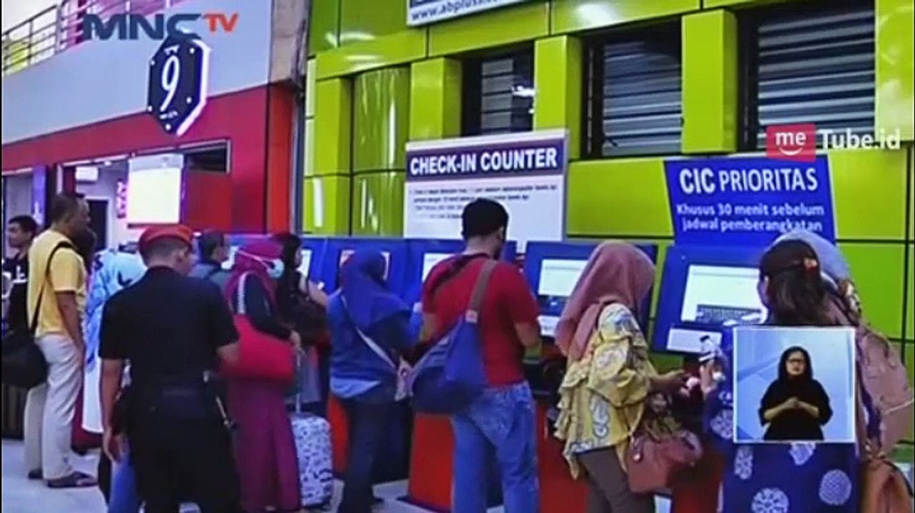 Jelang libur, Kepadatan Penumpang Mulai Terjadi di Stasiun Gambir