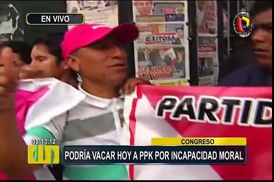 Simpatizantes de PPK llegan al congreso para respaldar al jefe de Estado