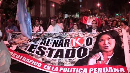 Download Video: Peruanos marchan contra políticos al grito que se vayan todos los corruptos