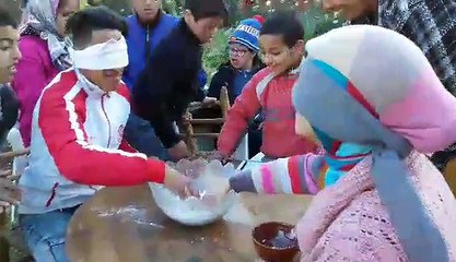 Farid et Farah au jeu de la farine