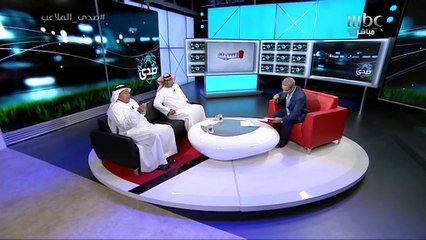 الأغا يداعب عبد العزيز الدغيثر في بداية الحلقة