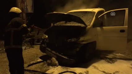 Seyir Halindeki Kamyonet Alev Aldı
