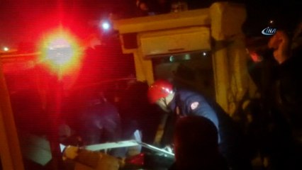 Kontrolden çıkan tır nöbet tutan polislerin arasına daldı