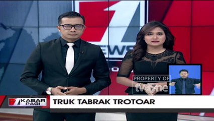 Truk Tangki Pertamina Tabrak Separator Busway di Jakarta Timur