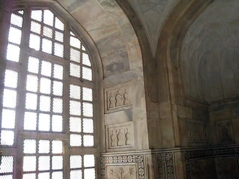 inside taj mahal