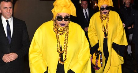 Bülent Ersoy, Bir Araba Parası Verdiği Çantasıyla Göz Kamaştırdı