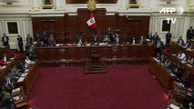 Kuczynski se salva de ser destituido por el Congreso peruano