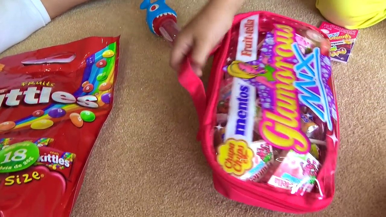 Мистер Макс Мисс Катя новый выпуск 1 КГ Пираньи во рту Гламурный набор конфет Мистер Макс & Мисс Катя (новый выпуск )Покупки из DUTTY FREE lot of CANDY Fish in mouth