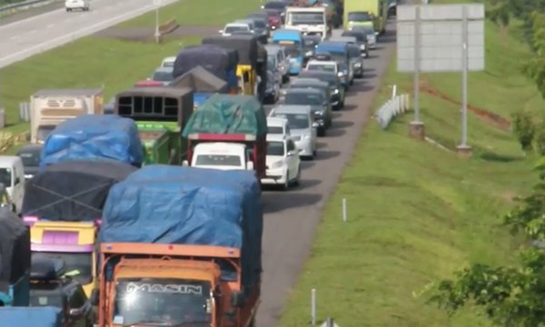 Jumat Pagi, Gerbang Tol Palimanan Sudah Macet