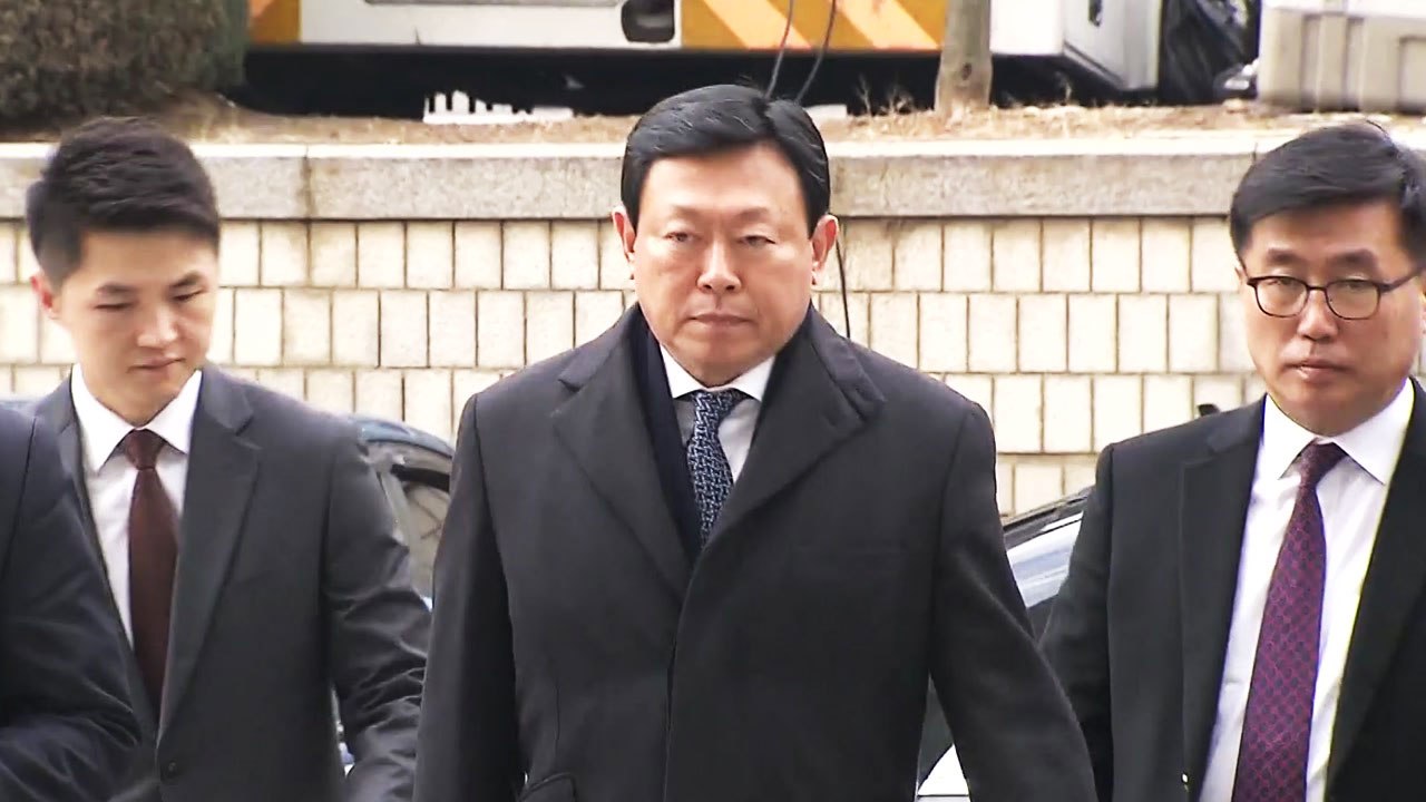 롯데 신동빈 회장 집행유예...법원 "이익 불분명" / YTN