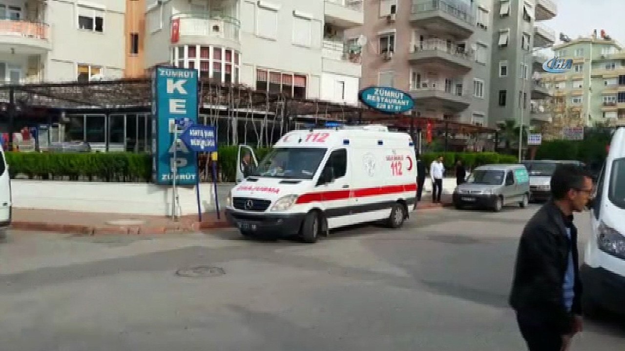 İşten çıkarılan garson dehşet saçtı: 4 ölü