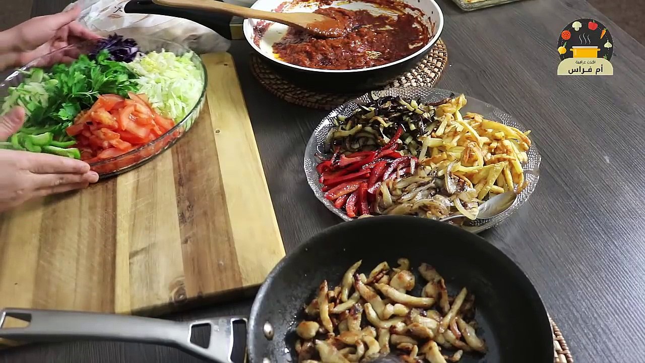 وجبة عشاء _  وجبة لذيذة لعائلتك _ سندويش دجاج بالخضار  _  منوعات ام فراس-JWSOVwCdwrk