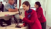 Airport staffer serenades passengers with Christmas carols