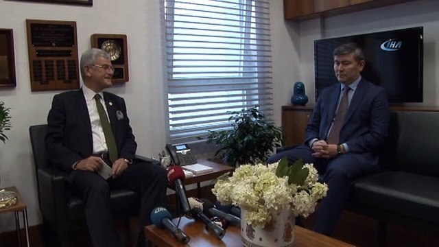 TBMM Dışişleri Komisyonu Başkanı Volkan Bozkır: 'Burada Amerika Birleşik Devletleri'nin bu tabloyu görüp adeta panik havası içinde olmayacak bir yöntemi kullanması ne siyasetle ne diplomasiyle bağdaşacak bir hamle olmamıştır. Bütün ülkeler h