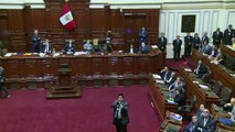 Pérou: le président évite la destitution au Parlement
